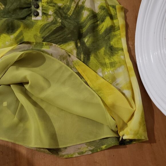 🦋3/$20 Jones & Co. Size 4 Sleeveless Yellow Green Print V-neck Top - Picture 8 of 9